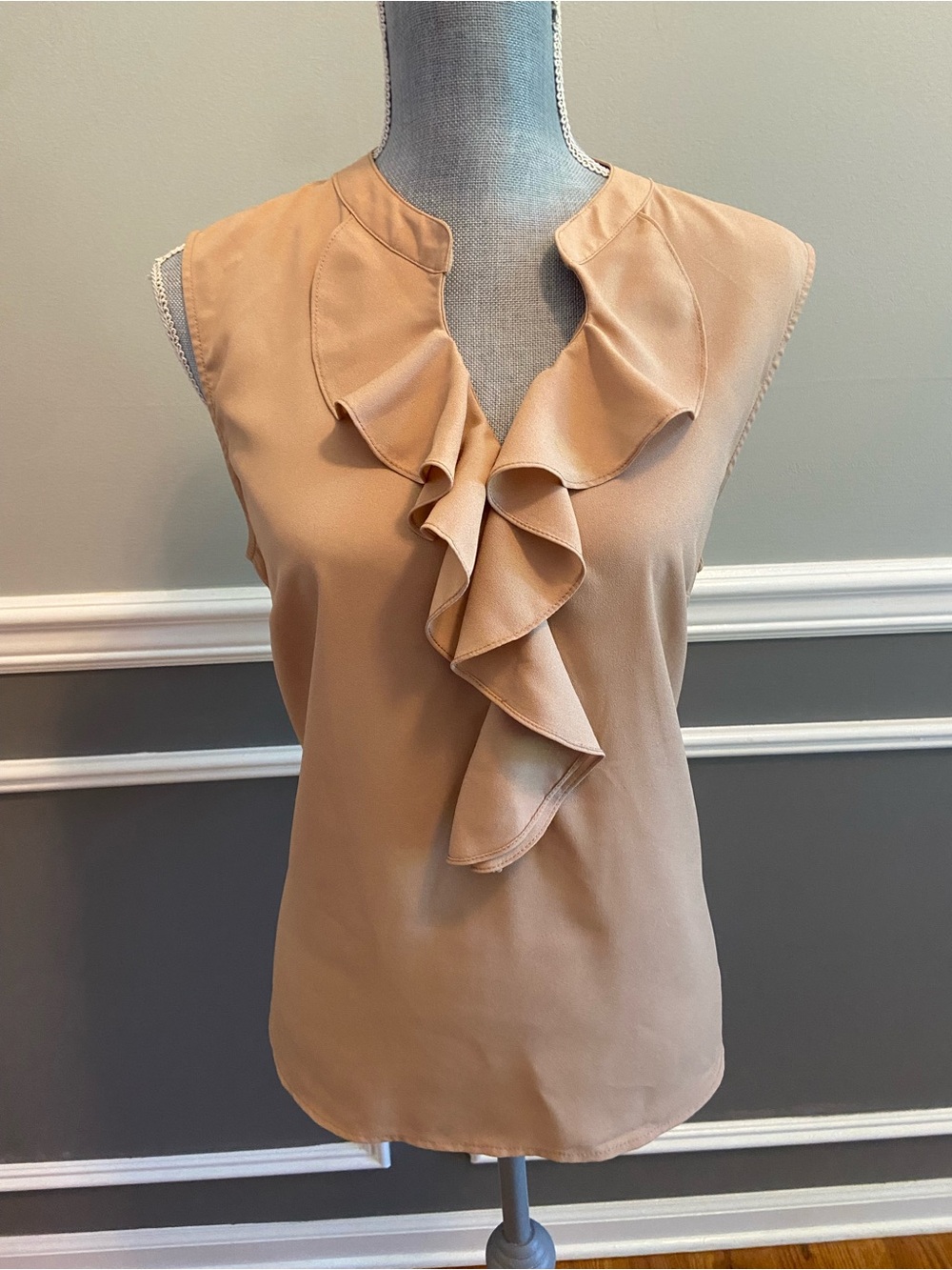 Nine West Beige Sleeveless Top Ruffled Tiered V-neck Women’s Size Large